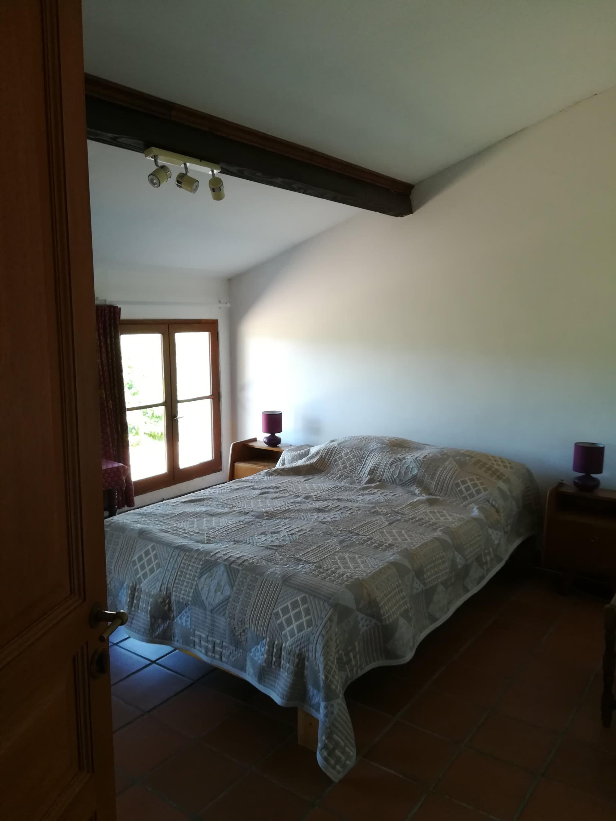 Bedroom with 140 cm bed